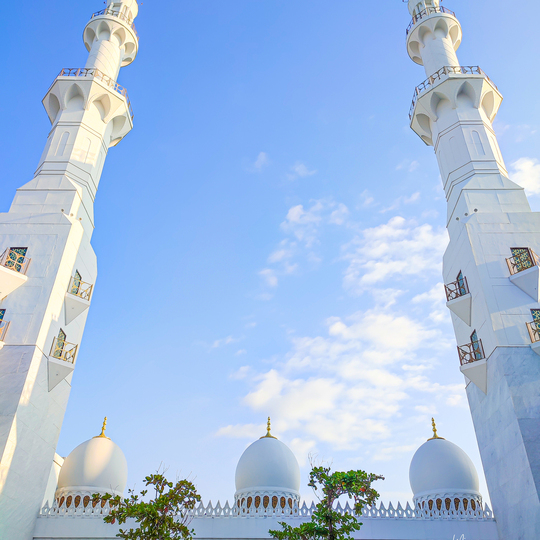 Masjid Raya Sheikh Zayed yang Indah di Kota Solo